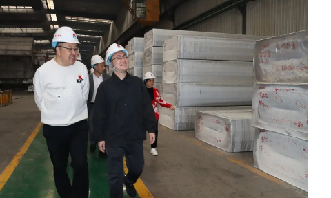 平果市政府考察團蒞臨明泰鋁業(yè)考察交流