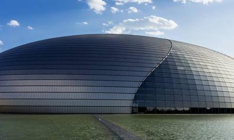 采用3003-H18蜂窩芯用鋁箔基材的建筑幕墻外墻掛板，使用壽命更長